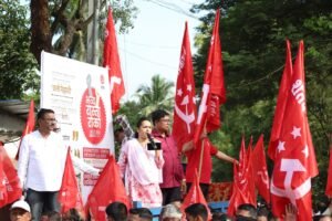 आंदोलनानंतर प्रशासनाला जाग — वडखळ-अलिबाग रस्त्यावर सुरू खड्डे भरण्याचे काम