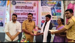 उपविभागीय पोलीस अधिकारी व तहसीलदारांच्या हस्ते सेवानिवृत्त सपोऊनि मकाजी राठोड यांचा सपत्नीक सत्कार